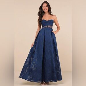 Lulus Enhanced Elegance Navy Jacquard Strapless
Dress with Pockets